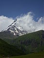 Kazbek set fra Gergeti Trinity Church