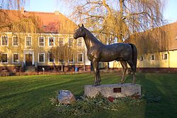 Statue von Kolibri, dem wohl bekanntesten Hengst der Rasse Edles Warmblut