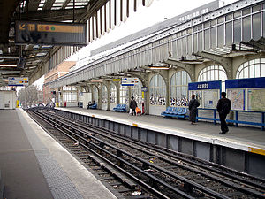 Metro de Paris - Ligne 2 - Jaures 01.jpg