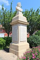 Statue en l'honneur de Puthod.