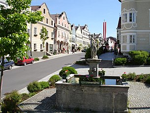 Ortskern von Neufelden mit Brunnen