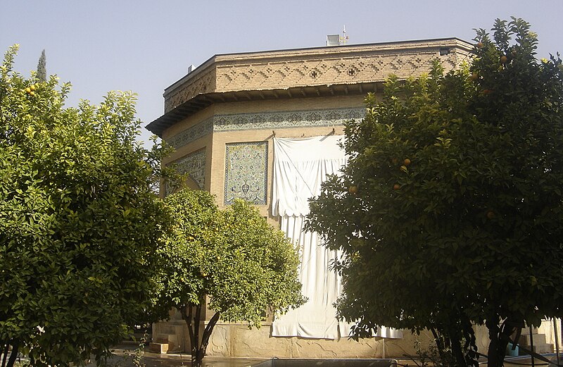 تصویر:Pars Museum Shiraz1.JPG