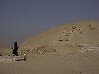 200px-Pyramid_of_amenemhet_01.jpg