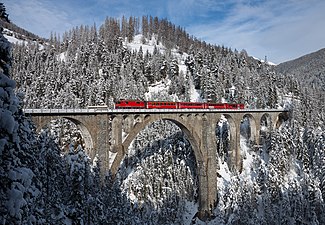 03/09: Viaducte de Wiesen (Suïssa) amb el ferrocarril Rètic Foto guanyadora de Wiki Loves Monuments 2013