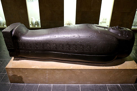 Sarcophage en basalte.