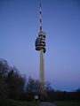 St. Chrischona Fernsehturm in der Abenddämmerung