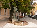 Az Assziszi Szent Ferenc szobra a Ferencesek utcájában