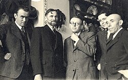 Někteří členové Trhliny (zleva): K. Čížek, V. Fiala, T. F. Šimon, S. Čížek (syn Josefa), J. Čížek