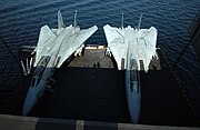 F-14D Tomcats di kapal induk USS Theodore Roosevelt (CVN 71).