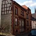 Wohnhaus mit Torhaus