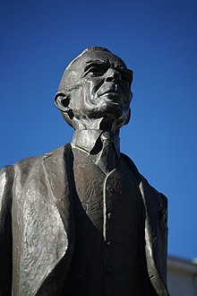 Statue of José Régio in Vila do Conde