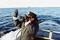 И. о. президента РФ В. В. Путин во время наблюдения за боевыми учениями Северного флота с борта К-18 «Карелия», 6 апреля 2000 г.
