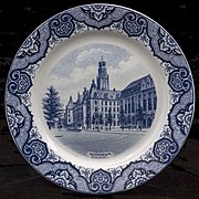 Assiette (1920-1940) où figurent l'hôtel de ville et l'ancienne poste centrale