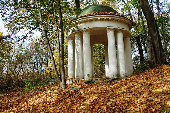 484. Северная беседка в усадьбе «Горки Ленинские», Ленинский район Автор — Helena Lazareva