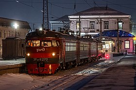 Электропоезд ЭР9пК в тупиках станции