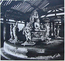 Las estatuas de los Doce Generales Celestiales rodean a Yakushi Buddha (Período Heian). Son estatuas de arcilla, datan del siglo VIII, Período Nata. Shin-Yakushi-ji, Nara, Japón.