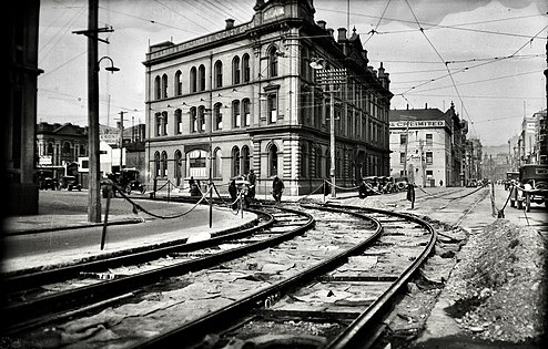 1932 diversion of tram tracks in front of Loan and Mercantile building, Featherston St