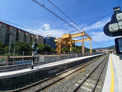 Grúa de mercancías, vista desde la entrada este de la estación