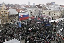 Hviezdoslav square in Bratislava during the visit of George W. Bush Bratislava's Hviezdoslavovo Square 2005-02-24.jpg