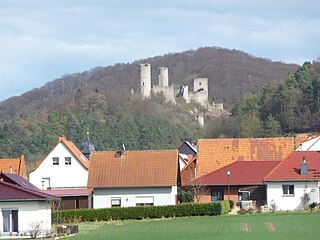 Вид руин замка со стороны Лаухрёдена