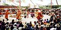 Tanz beim "Joghurt-Festival" (tib.: zho ston) im Norbulingka, fotografiert 1993