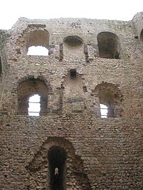 Donjon de Sainte-Suzanne, intérieur