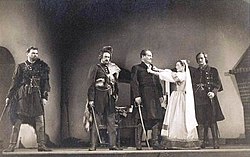 Rajczy a kép bal szélén, Ladányi szerepében, Asztalos Miklós: Farkaskaland c. színművében (Nemzeti Színház, 1938)