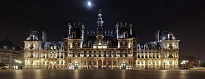 Paris' city hall (hôtel de ville) at night.