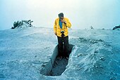 46 cm tlustá vrstva popela po erupci Mount St. Helens (1980).