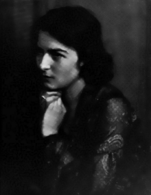 Joanna Roos portrait photo circa 1922.png