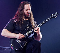 John Petrucci na koncerte v roku 2012