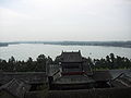 Vista do Palácio de Verão com o Lago Kunming em segundo plano
