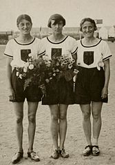 Die deutschen Finalistinnen (v. l. n. r.): Marie Dollinger, Lina Radke und Elfriede Wever