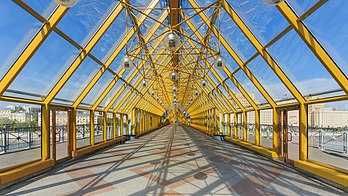 Vista da passarela da ponte Pushkim sobre o rio Moscou, Moscou, Rússia. (definição 5 454 × 3 068)