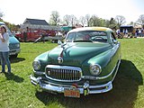 1951 Nash Ambassador Airflyte, Frontgrill mit senkrechten Streben und in Chromleiste integrierte Blickleuchten