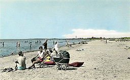 Vykort från stranden i Olofsbo från mitten av 1900-talet.