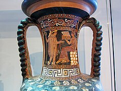 Namenvase aus Grab 69 in Lucinella: Aphrodite zwischen zwei Eroten (rechts); Hermes steht vor einer sitzenden Frau mit einer Kiste in der Hand (links)
