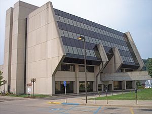 Parkersburg Municipal Building.jpg