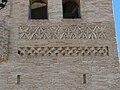 Detalle de la torre de la iglesia de Perdiguera.