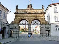Pilsner-Urquell-Main-Gate.jpg