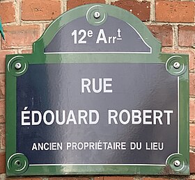 Voir la plaque.