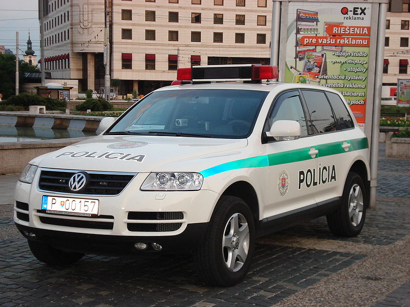 800px-Polícia_Slovakia,_VW_Touareg.jpg