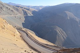 Route dans la cordillère de Domeyko.