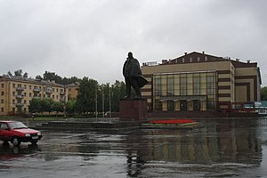 Памятник В. И. Ленину на центральной площади города