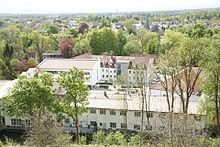 Verwaltungsgebäude mit Betriebshof der Stadtwerke Dachau (Aufnahme vom Schlossgarten Dachau)