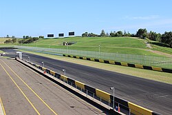 250px-Sydney_Motorsport_Park_Turn_One_Spectator_Hill.JPG