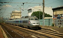 TGV Sud-Est en ligne, au passage de la gare de Saint-Denis