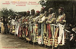 The célébration at Abomey(1908). - The veteran amazones( AHOSI ) of the Fon king Béhanzin, Son of Roi Gélé.jpg