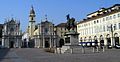 La piazza, col Monumento ad Emanuele Filiberto di Savoia