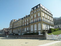 Recente foto (2010) van het Hôtel des Roches Noires, gezien vanaf het strand